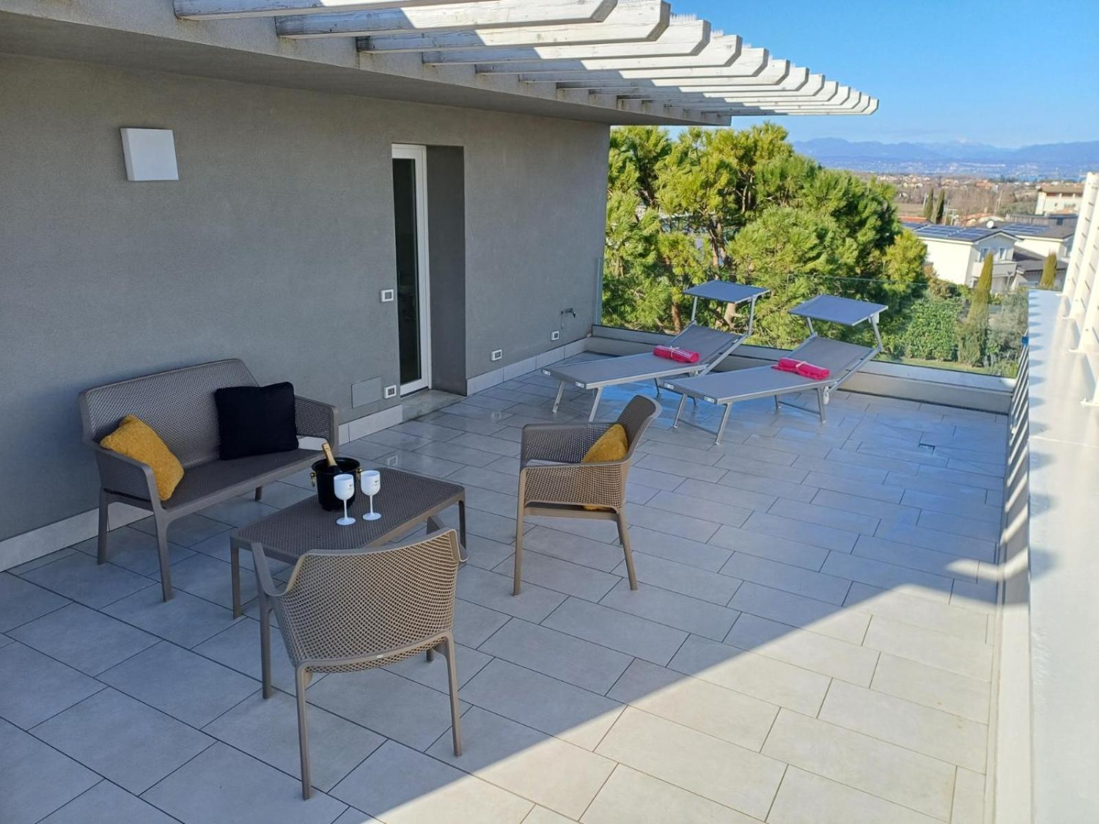 The Queen - Big Terrace And Pool *